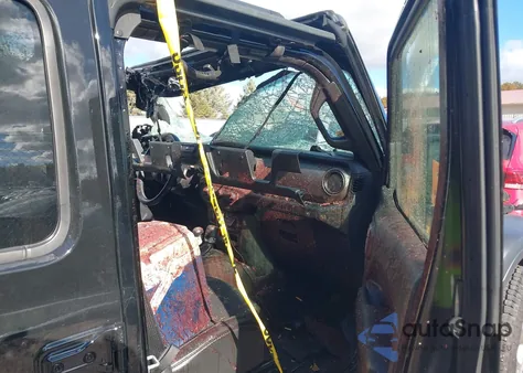 2020 Jeep Wrangler Unlimited Freedom 4X4 from USA, damaged, VIN 1C4HJXDG7LW241927